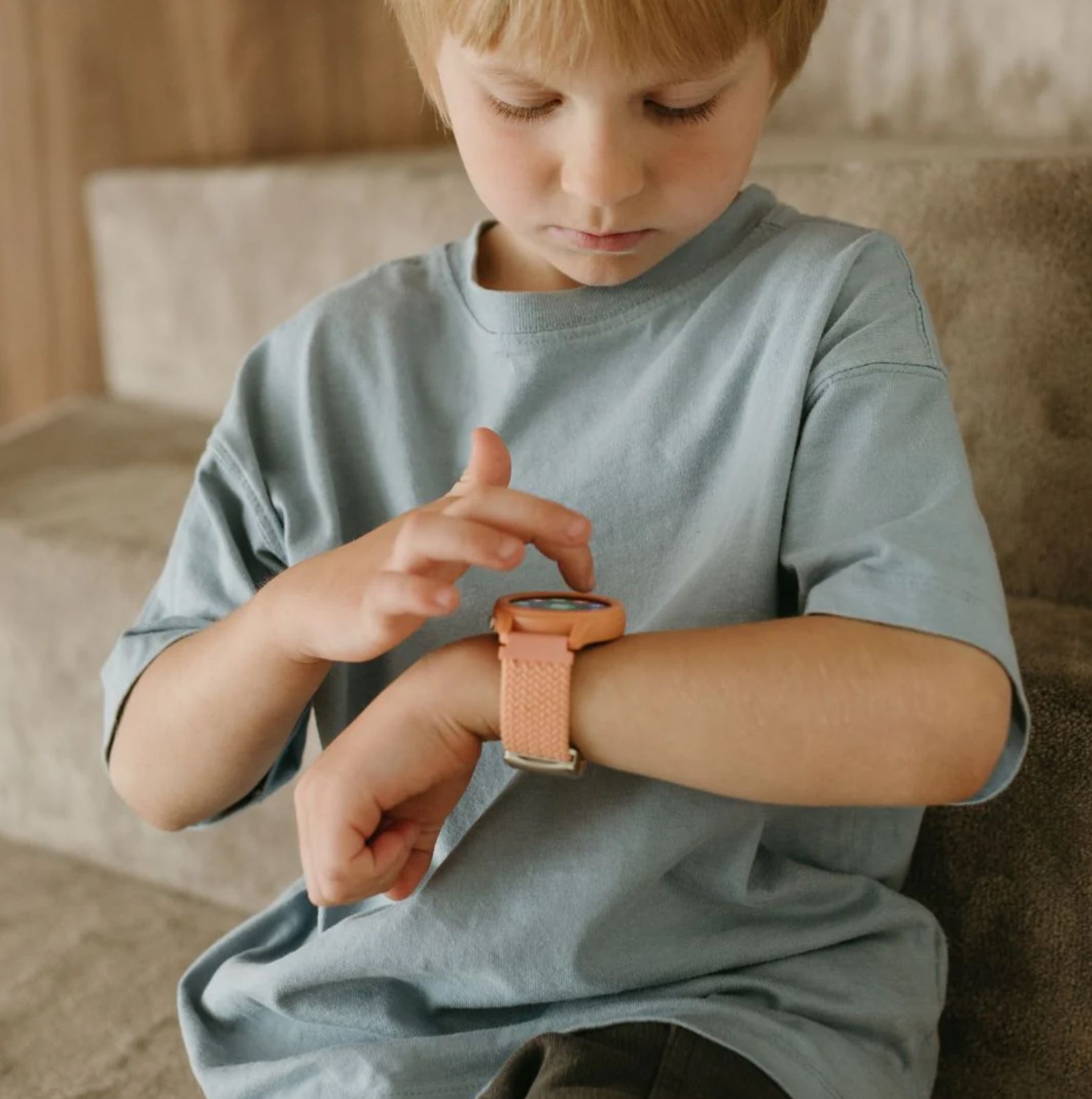 k-watch smart klokke, barnevennlig, ingen sim, ingen  gps, ingen netttilgang, karoke, walkie talkie, barnekamera, teleskop, mikroskop