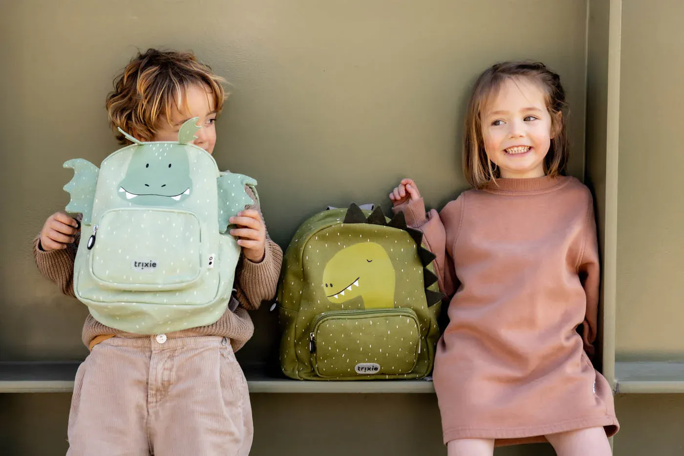 Barnehage og skole, trygge og giftfrie matbokser og drikkeflasker i rustfritt stål, ståltermos. robuste og slitesterke ryggsekker